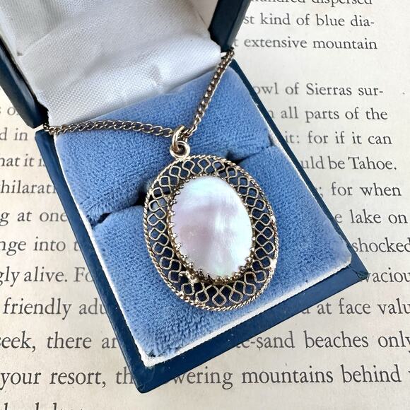 Vintage MOP Pendant Necklace Gold-Tone Victorian Revival Midcentury Latticework - Picture 1 of 6